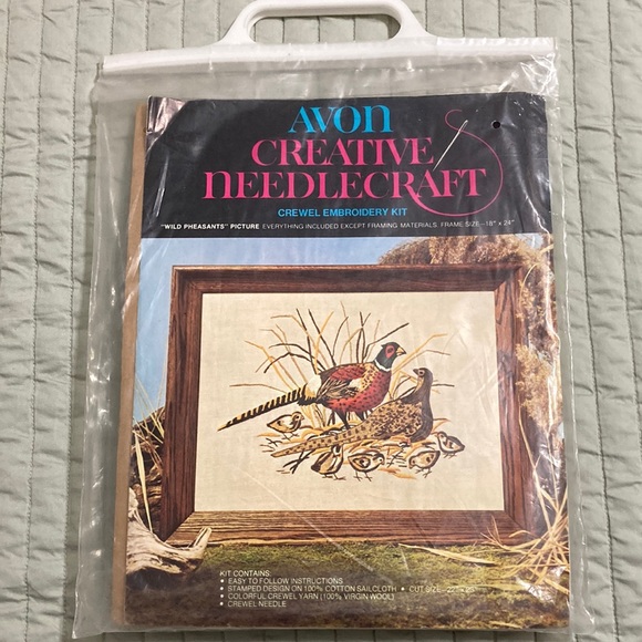 Vintage AVON Crewel Embroidery Kit (1973) - Picture 2 of 8